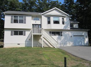 1047 Canterbury Rd, Bushkill, PA 18324