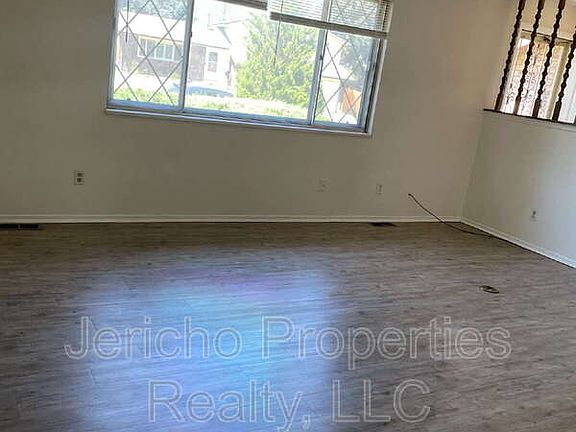 4th image of 1180 S Kline Way