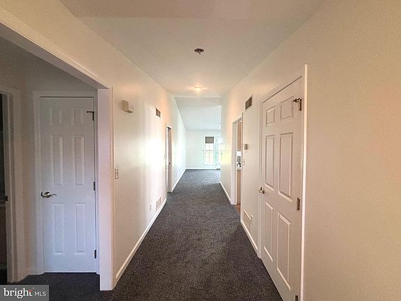 5th image of 42 Ridgeway Dr