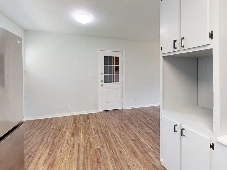 2618 Goliad St — Photo 4