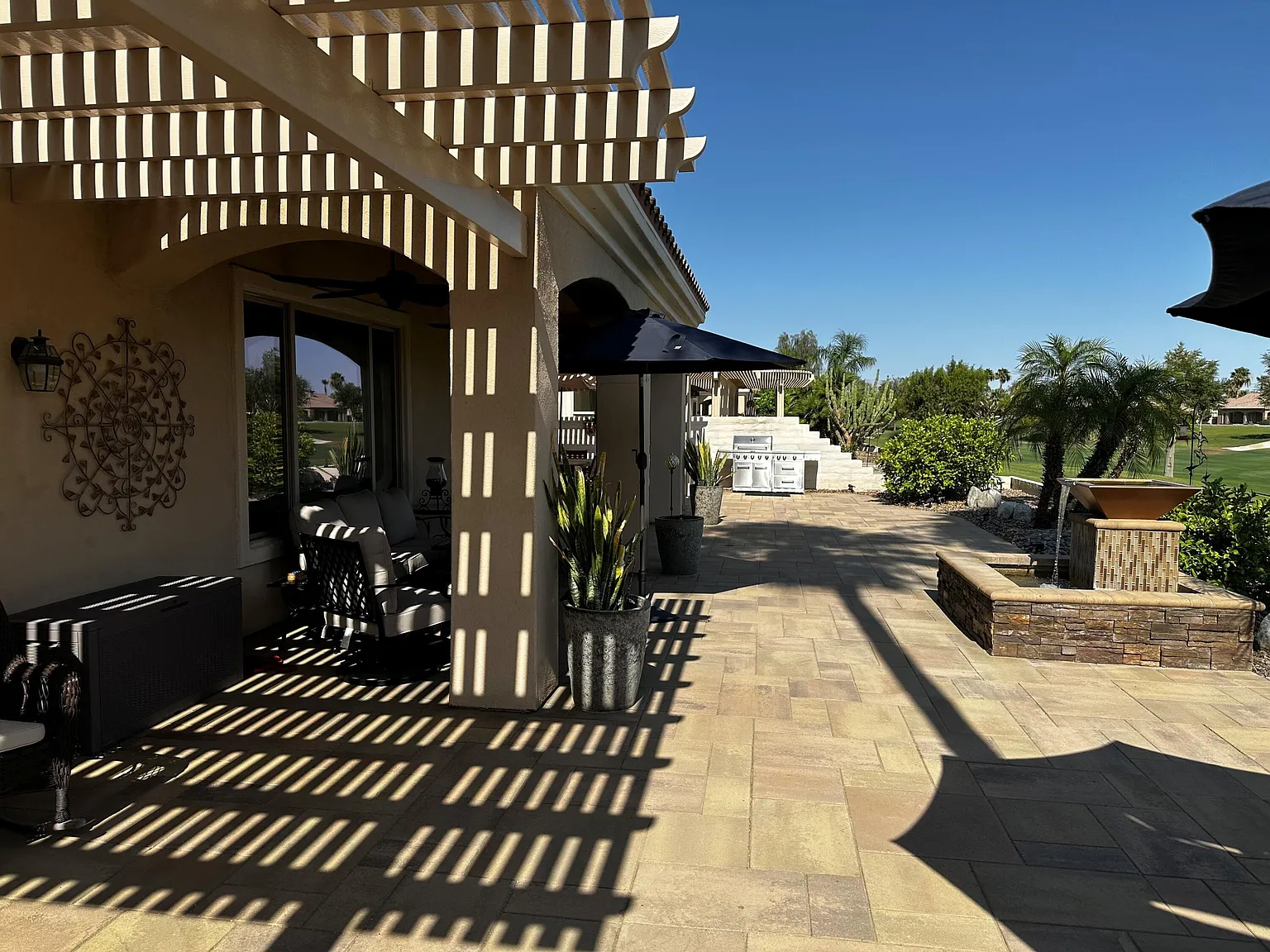 3 bed, 2.5 bath, 2376 sqft, $5,600 — Photo 3