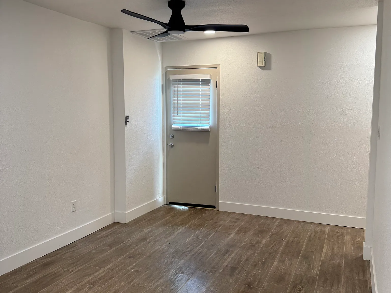 1 bed, 400 sqft, $1,300 — Photo 4