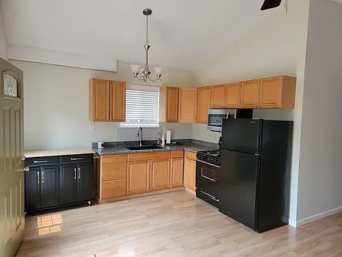 3rd image of 1154 Hazel Ave APT B