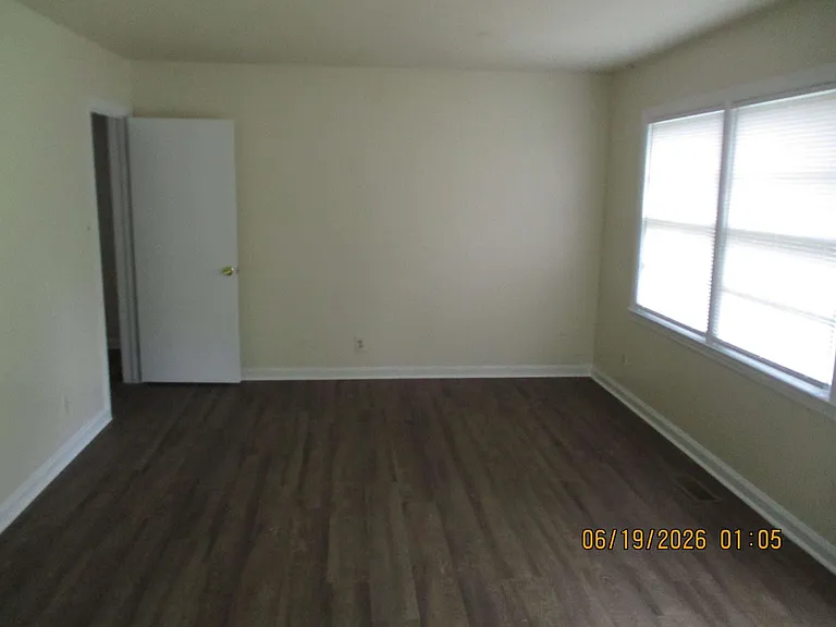 711 16th Ave — Photo 11