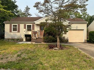 111 Knickerbocker Rd W, Plainview, NY 11803