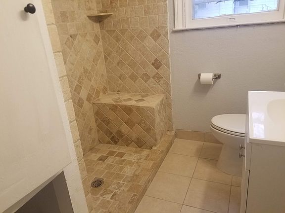 5th image of 2302 Edison Dr