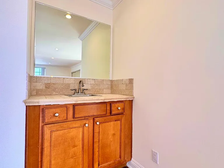 11812 Gorham Ave #Penthouse 1 — Photo 16