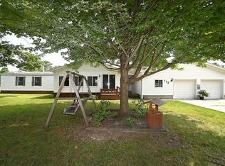 112 Woodhaven St, Houghton Lake, MI 48629