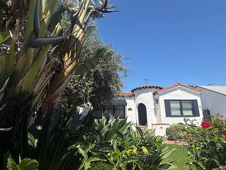 3737 Paloma Dr — Photo 2