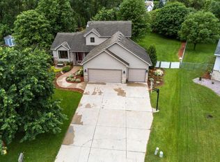 2211 Ide Ct N, Maplewood, MN 55109