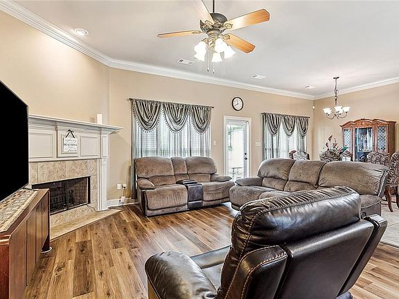 4th image of 307 Anthony Ave
