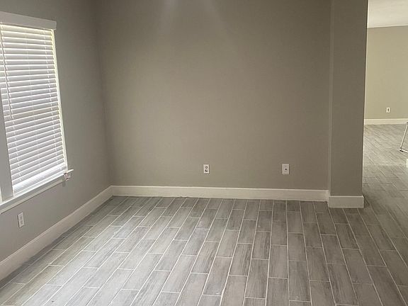 5th image of 11910 Chanteloup Dr