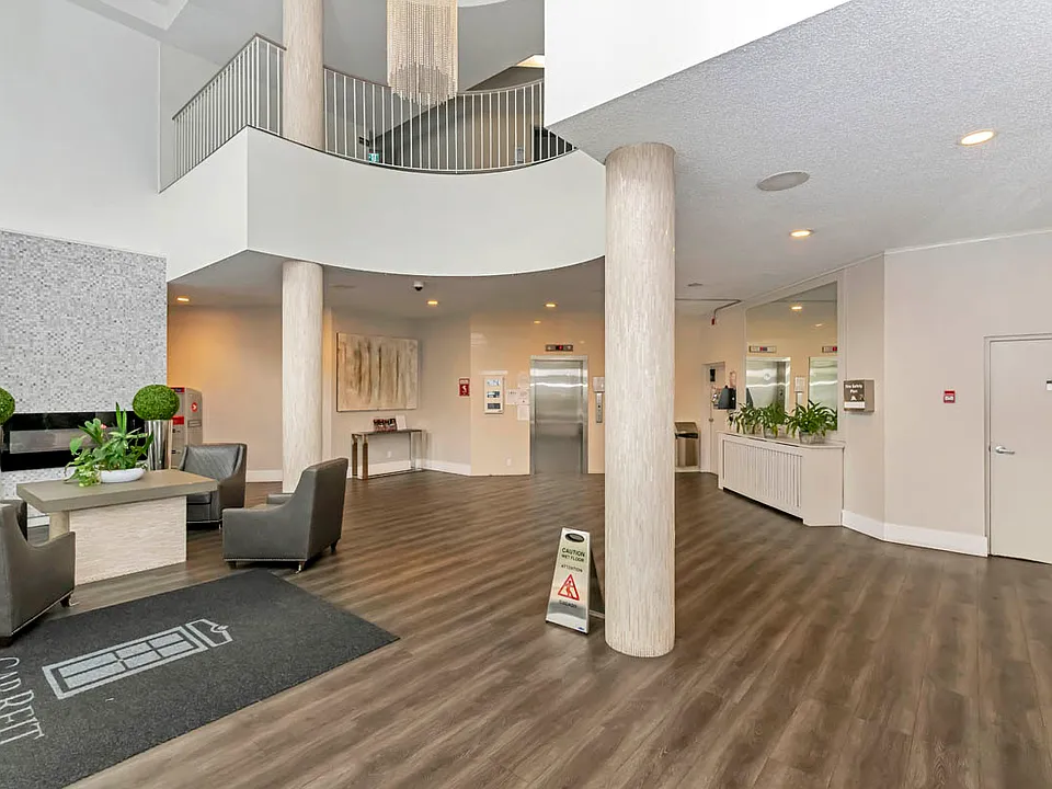 425 Simcoe St