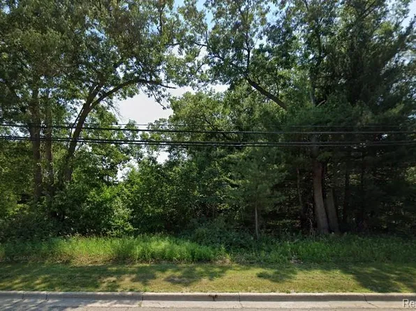 E Apple Ave, Muskegon, MI 49442