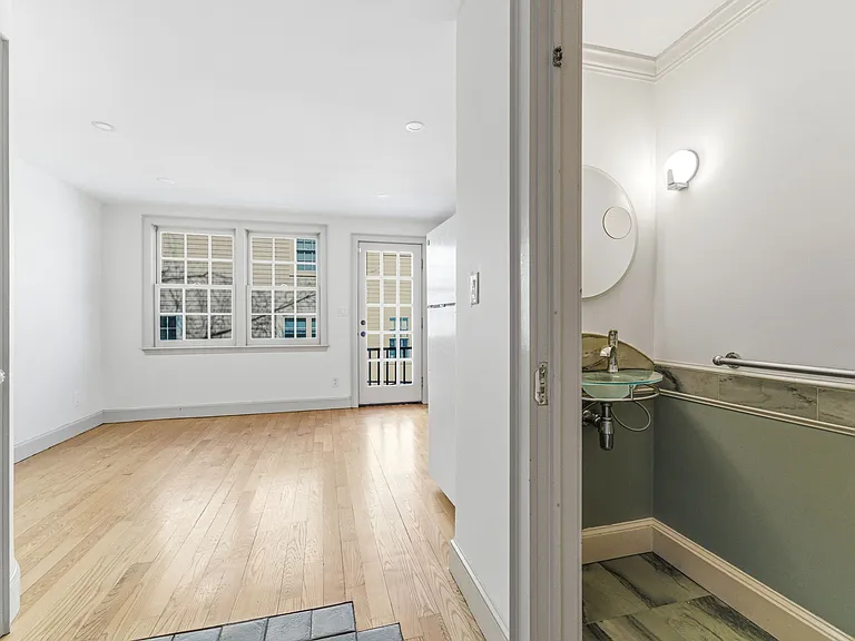 48 Acacia Ave — Photo 7