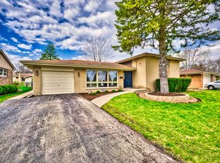 808 S William St, Mount Prospect, IL 60056