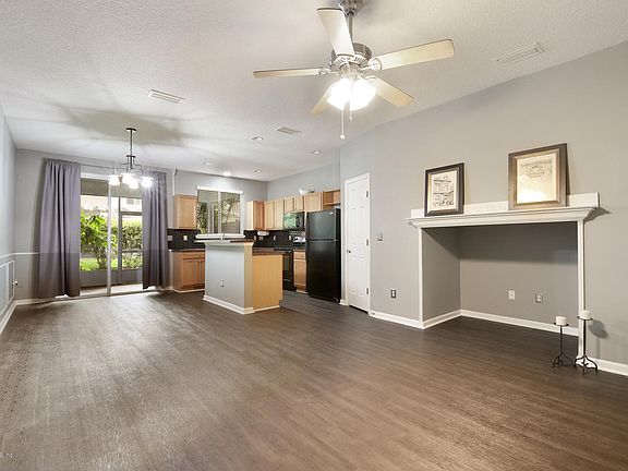 4th image of 329 Volterra Pl