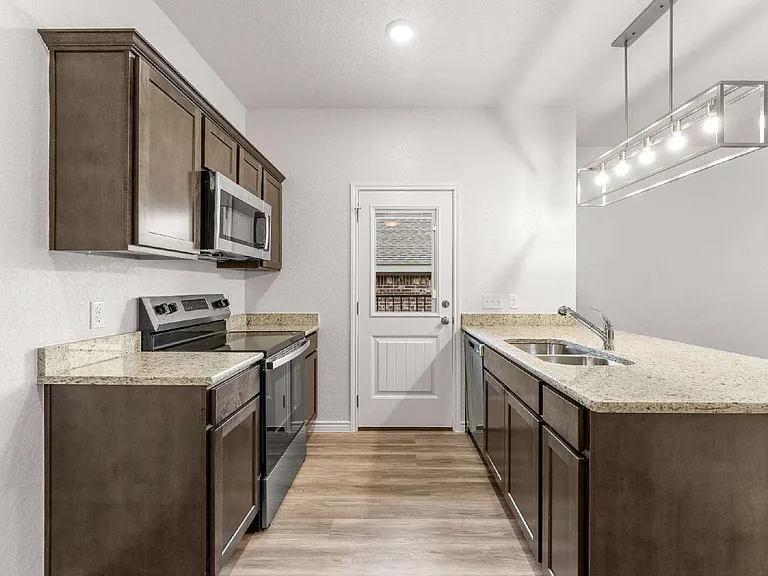 1110 Zora Dr #B — Photo 6