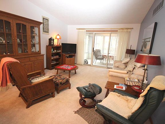 2nd image of 4333 Valley Side Dr NE #38