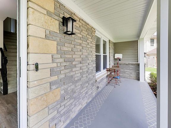 4th image of 8 Hampton Ct