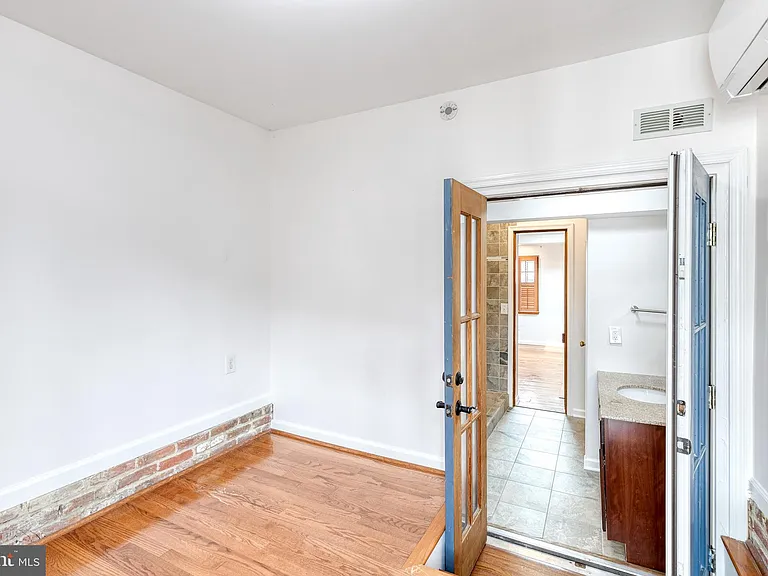 223 E Churchill St — Photo 10