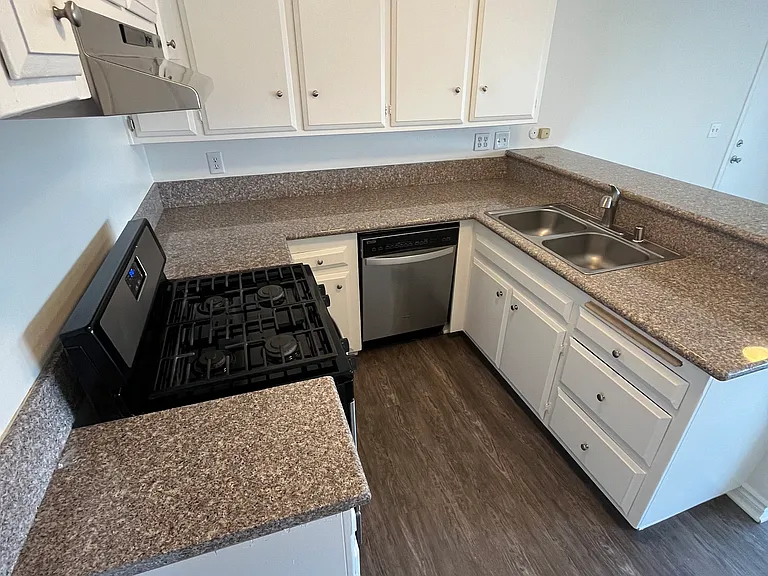 Pinetree Anaheim Apartments — Photo 6