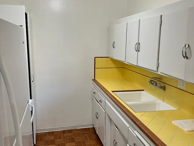 12 E Colorado Blvd #A — Photo 6