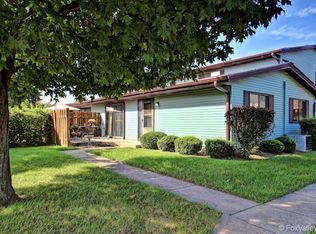 1555 Burton Ct APT B, Aurora, IL 60505