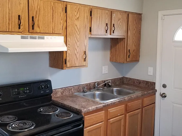 2418 Lindbergh Dr — Photo 2