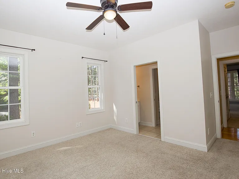 16 Montrose Ct — Photo 48