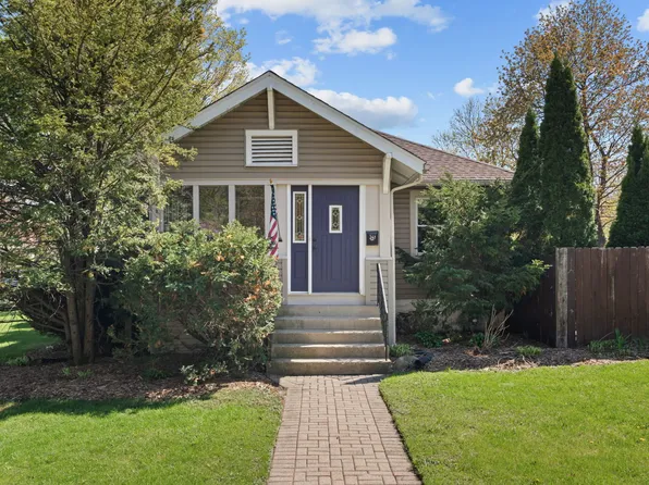 241 E Terra Cotta Ave, Crystal Lake, IL 60014