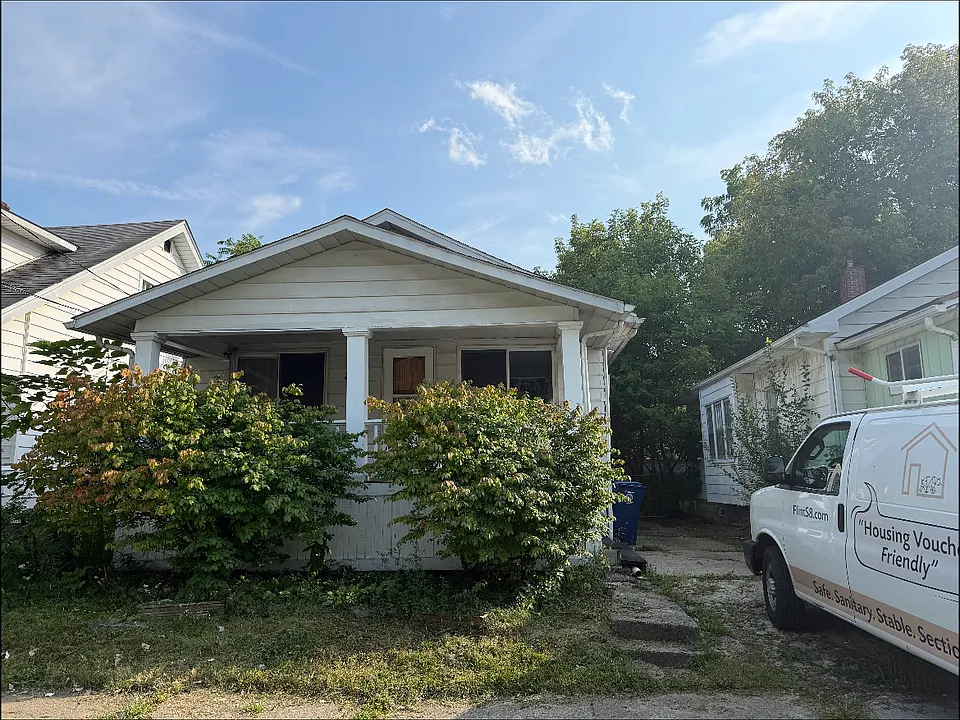843 Ossington Ave