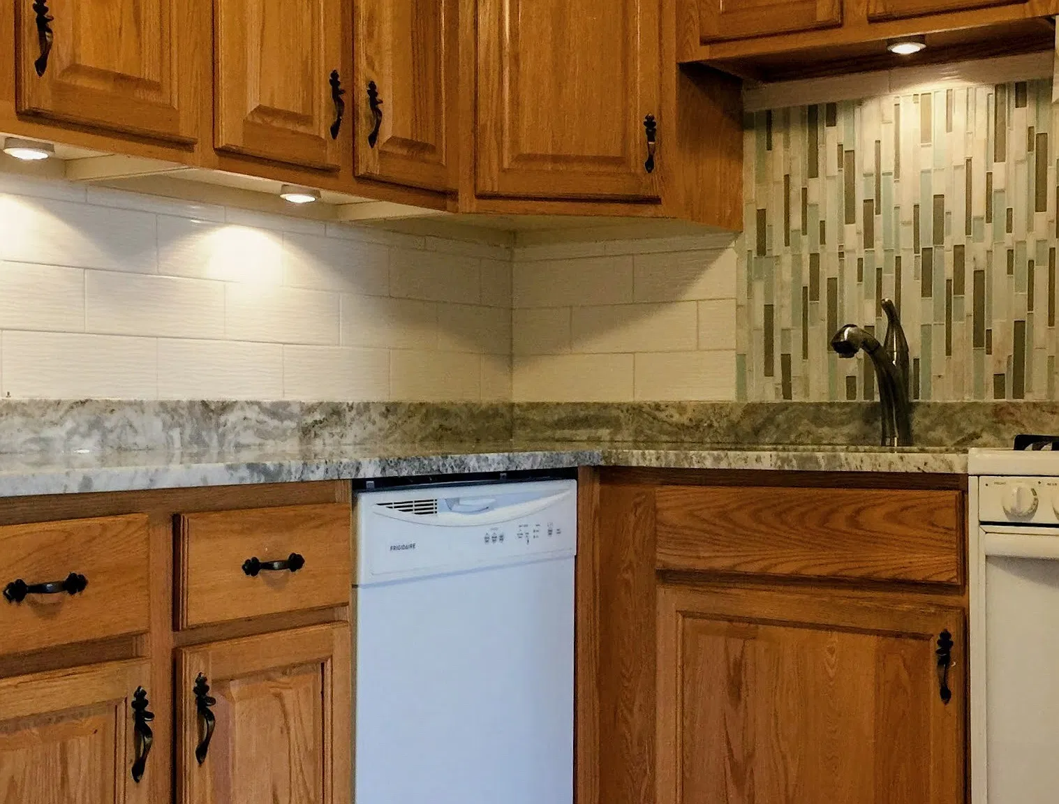 215 Mammoth Rd — Photo 3
