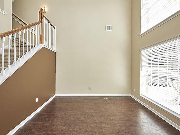 4th image of 1300 Hunter Wood Dr