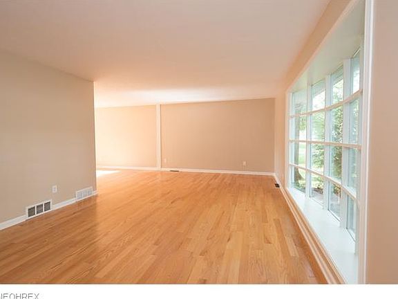 2nd image of 264 Vinewood Dr