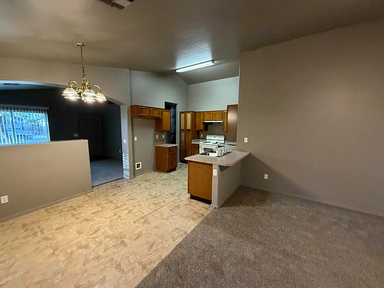 1471 E 12th Pl — Photo 9