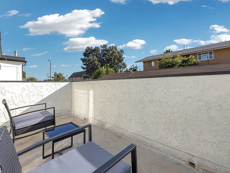 1075 Molino Ave #3 — Photo 37