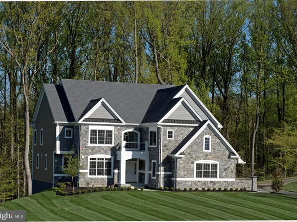 212 Bellflower Ln, Newtown Square, PA 19073