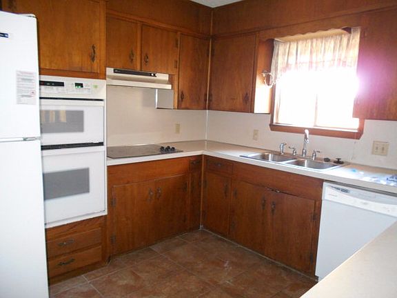 4th image of 16 Diana Ln