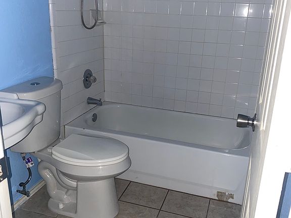 5th image of 3201 Woodrow Dr