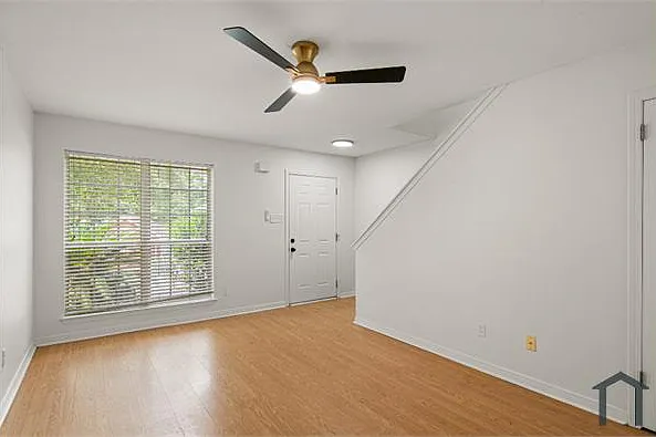 981 Dickenson Ave — Photo 5