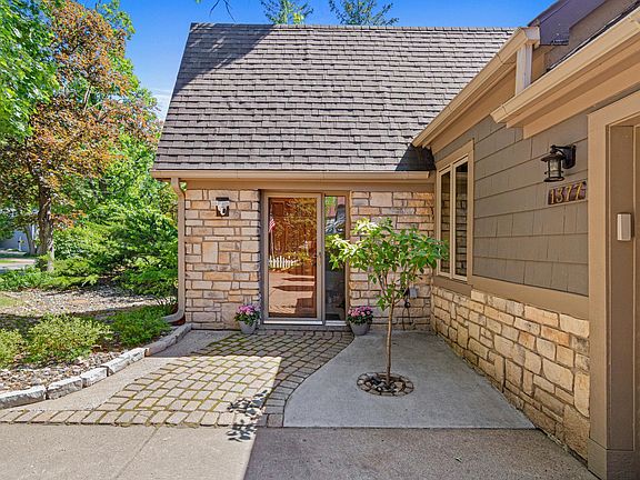 5th image of 1377 2nd Ave