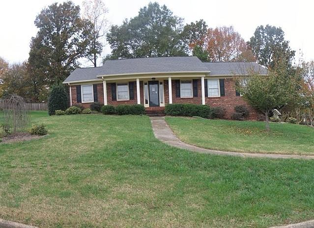 1st image of 2525 Woodwynn Dr