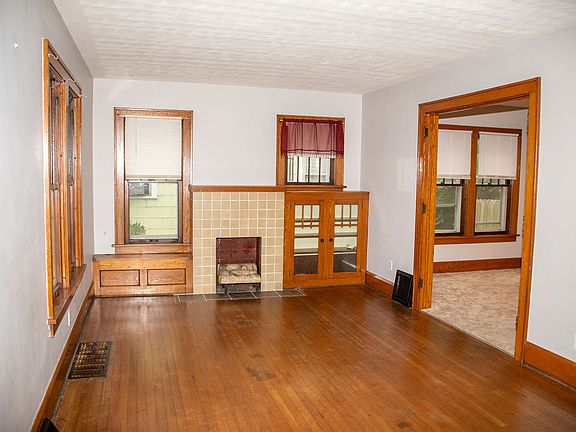 4th image of 522 Columbus Ave NW