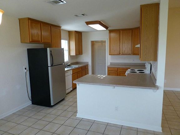 2nd image of 102 S Mockingbird Cir