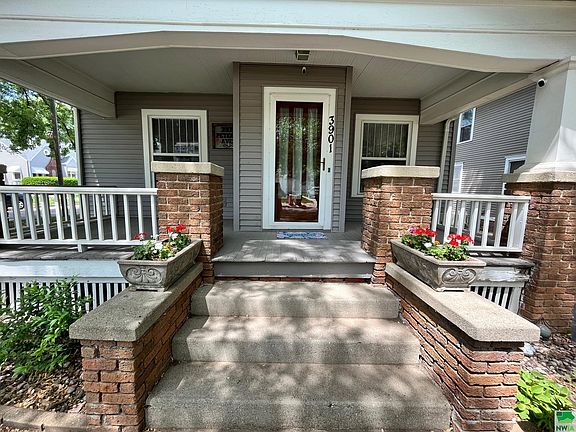 2nd image of 3901 Peters Ave