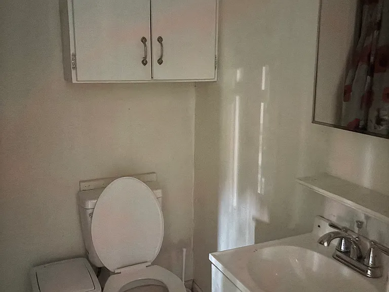 1844 Holly Ave — Photo 10