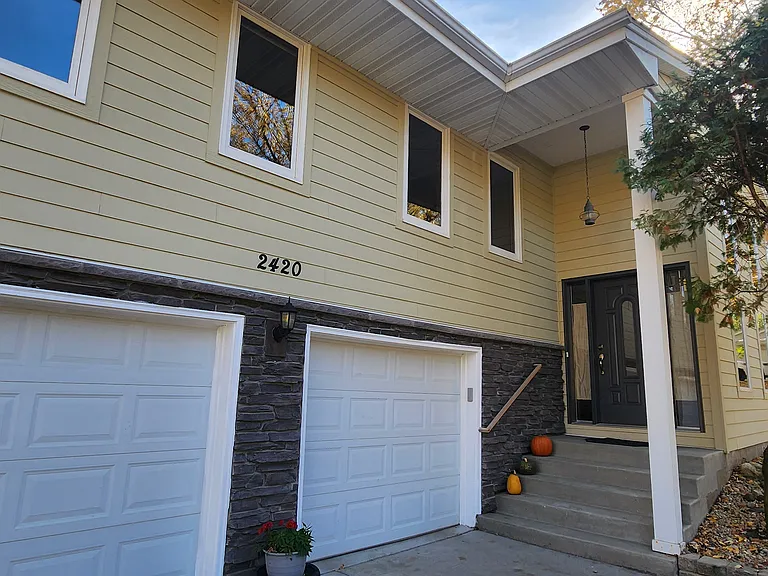 2420 Olive Ln N — Photo 3