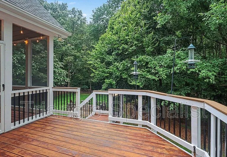 6121 Carlyle Dr — Photo 45
