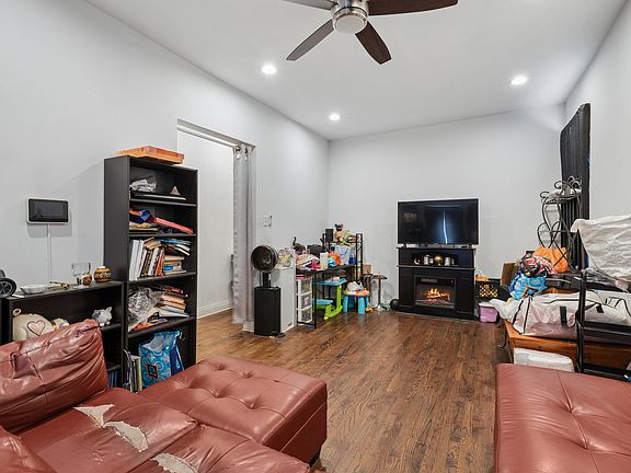 4th image of 184 N Leamington Ave